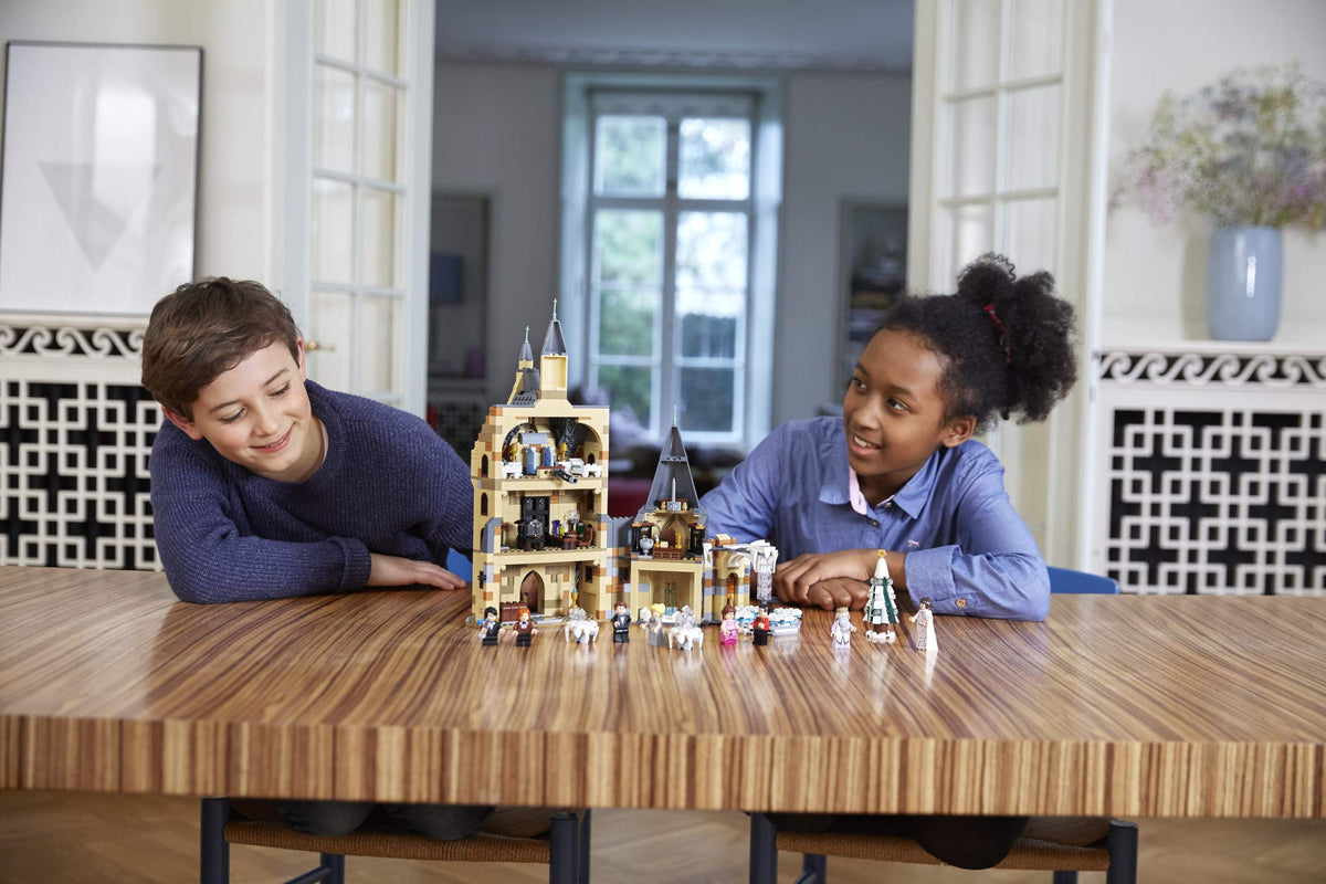 Building Set with Minifigures 922 Pieces K281546